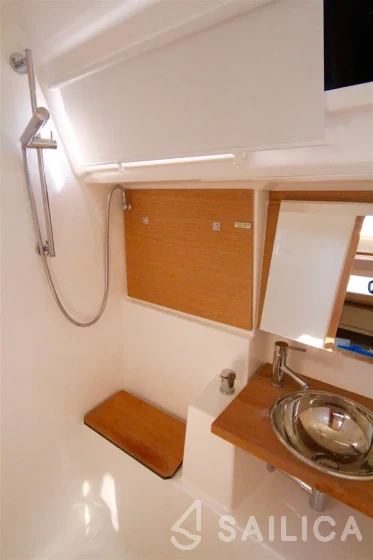 Dufour 412 GL - Yacht Charter Sailica