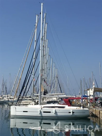 Dufour 412 GL - Yacht Charter Sailica