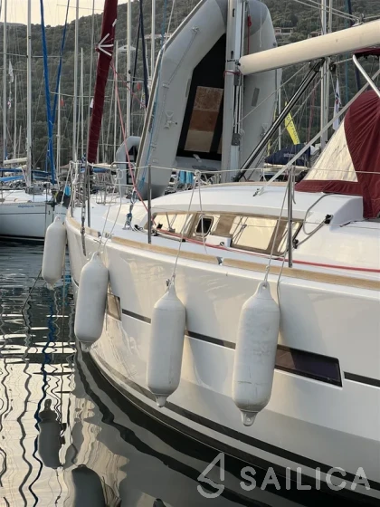 Dufour 412 GL - Yacht Charter Sailica