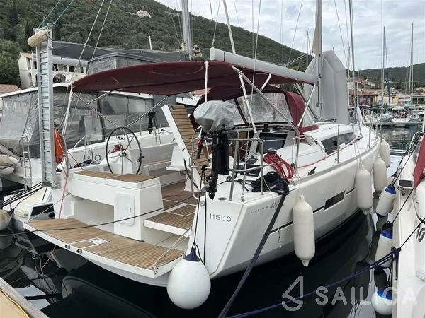 Dufour 412 GL - Yacht Charter Sailica