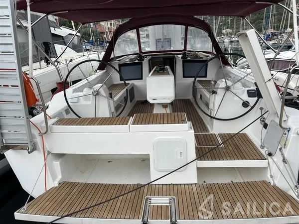 Dufour 412 GL - Yacht Charter Sailica