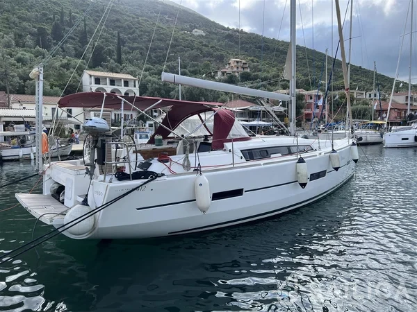 Dufour 412 GL - Yacht Charter Sailica