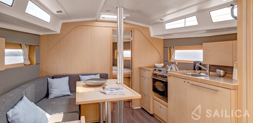 Oceanis 38 - Yacht Charter Sailica