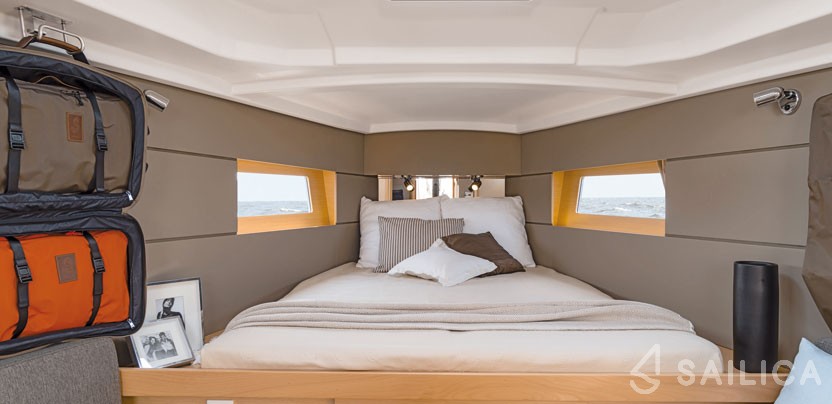 Oceanis 38 - Yacht Charter Sailica
