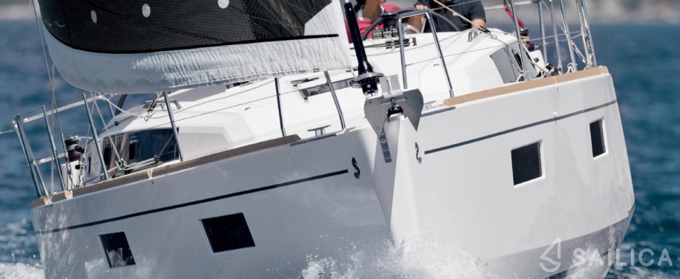 Oceanis 38 - Yacht Charter Sailica