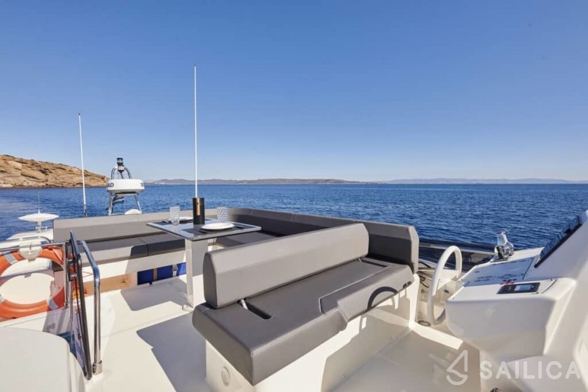 Ferretti 550 - Yacht Charter Sailica