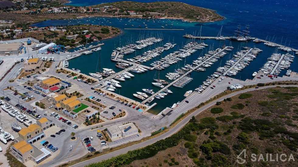 Ferretti 550 - Yacht Charter Sailica