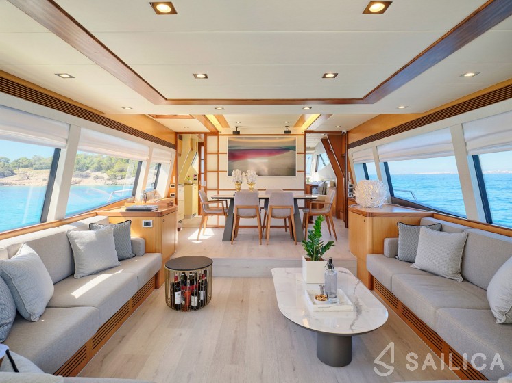 Ferretti 75 - Yacht Charter Sailica