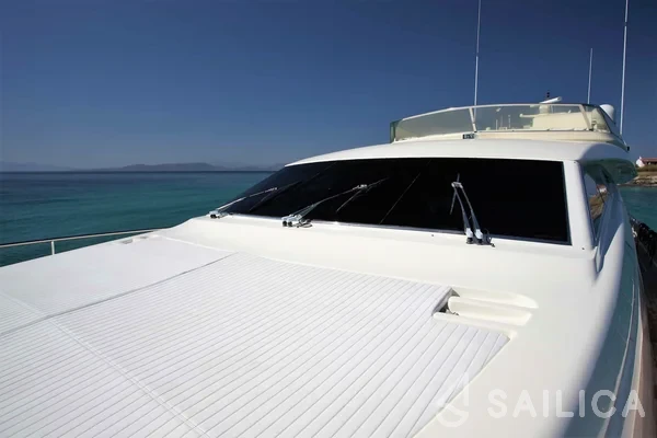 Ferretti 80 - Yacht Charter Sailica