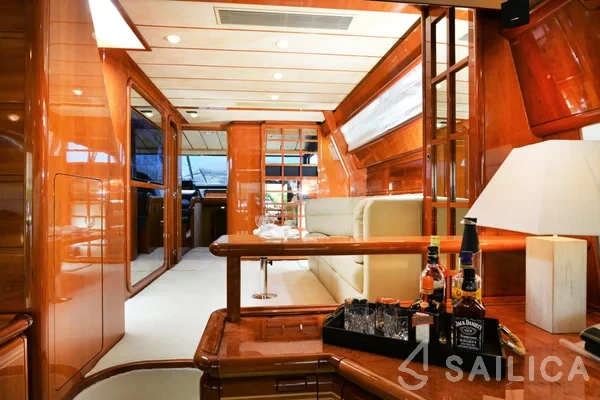 Ferretti 80 - Yacht Charter Sailica