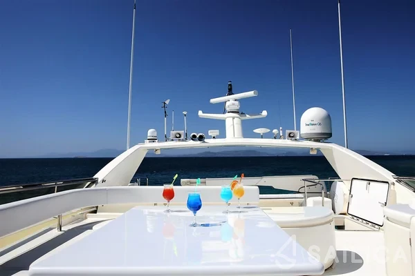Ferretti 80 - Yacht Charter Sailica