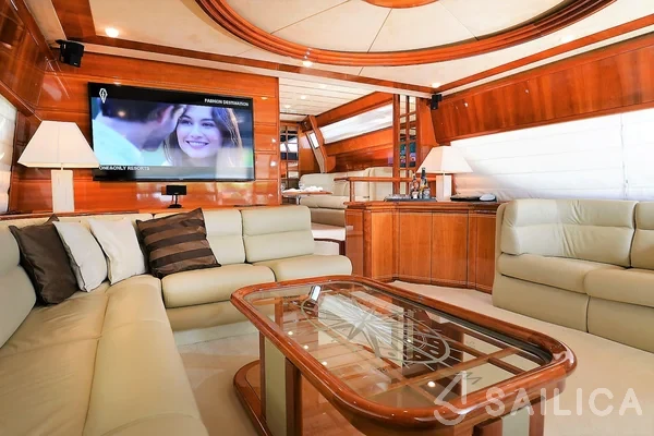 Ferretti 80 - Yacht Charter Sailica