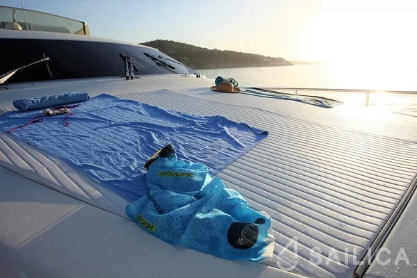 Ferretti 80 - Yacht Charter Sailica