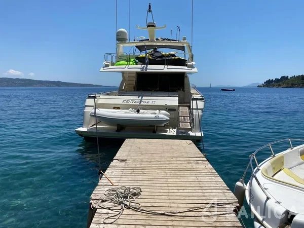 Ferretti 80 - Yacht Charter Sailica