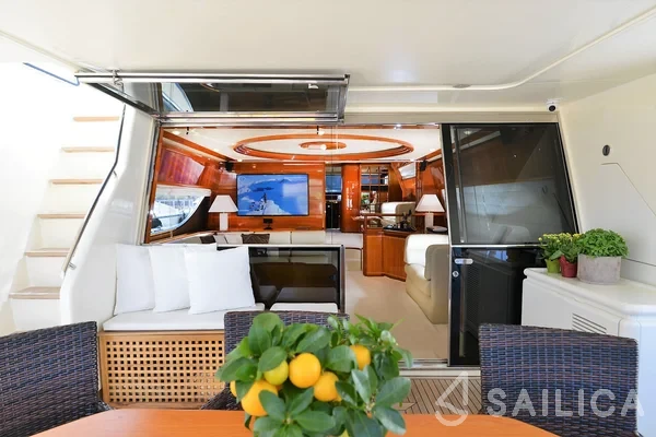 Ferretti 80 - Yacht Charter Sailica