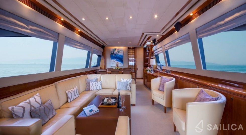 Ferretti 83 - Yacht Charter Sailica