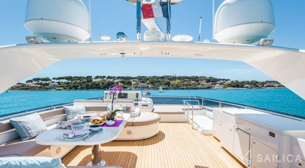 Ferretti 83 - Yacht Charter Sailica