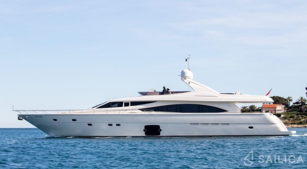 Ferretti 83 - Yacht Charter Sailica