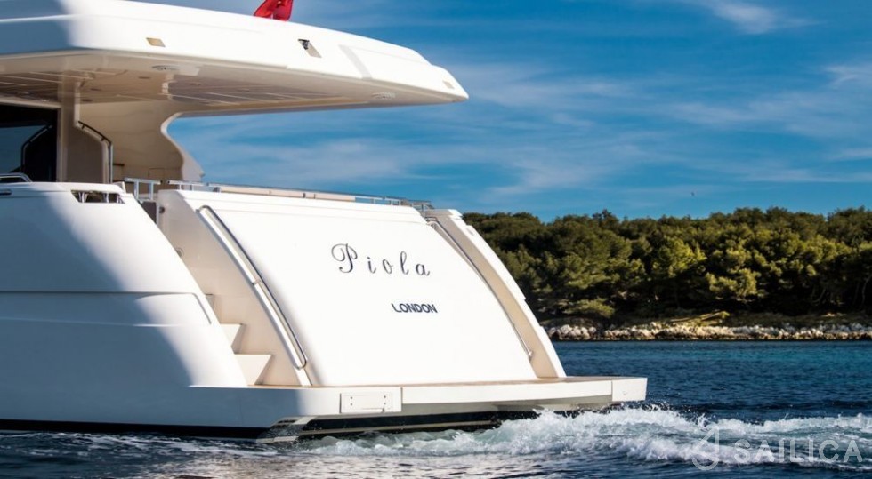 Ferretti 83 - Yacht Charter Sailica
