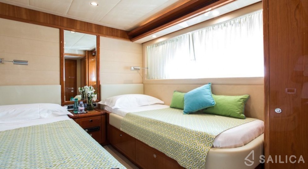 Ferretti 83 - Yacht Charter Sailica