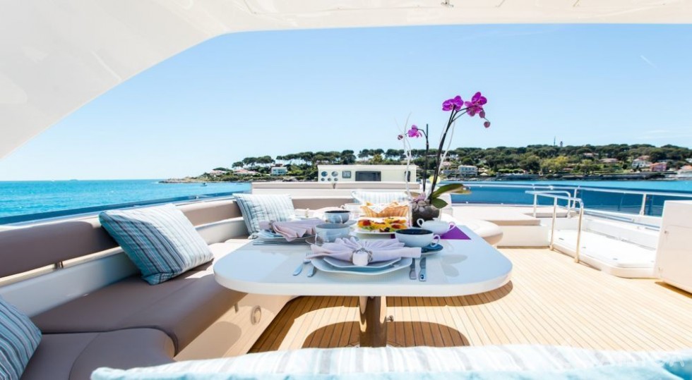 Ferretti 83 - Yacht Charter Sailica