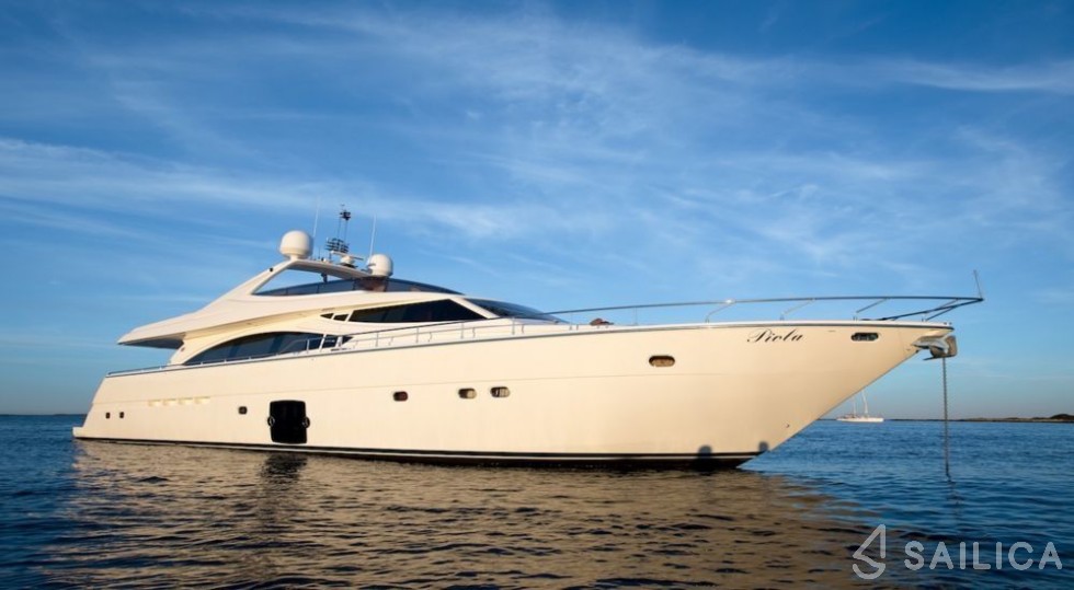 Ferretti 83 - Yacht Charter Sailica