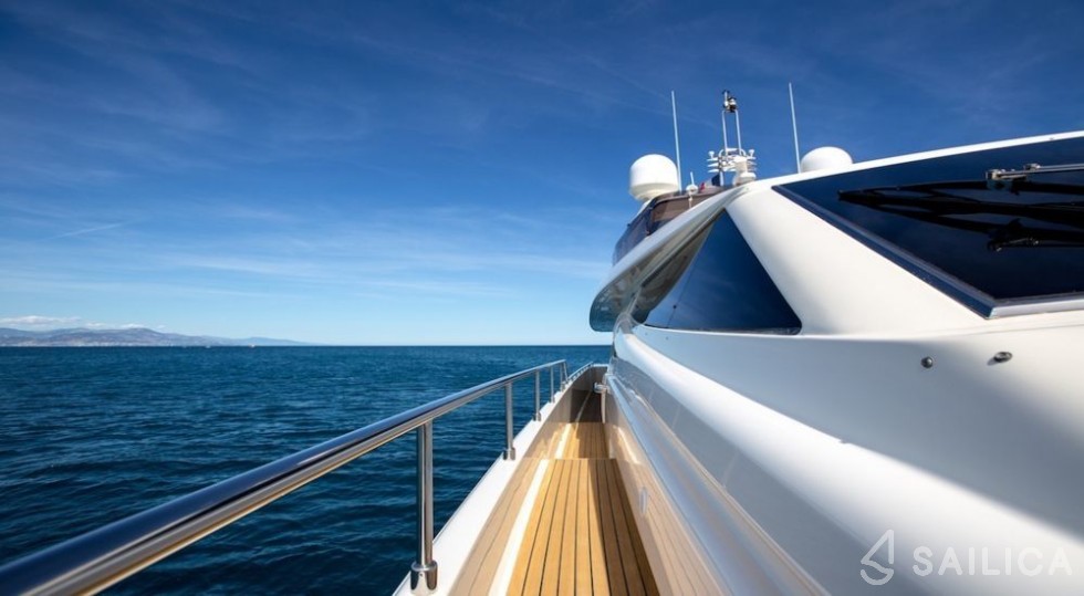 Ferretti 83 - Yacht Charter Sailica