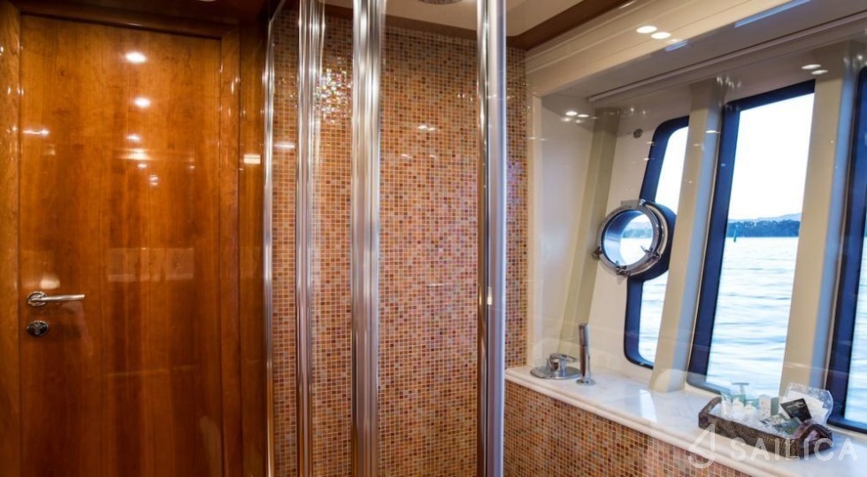 Ferretti 83 - Yacht Charter Sailica