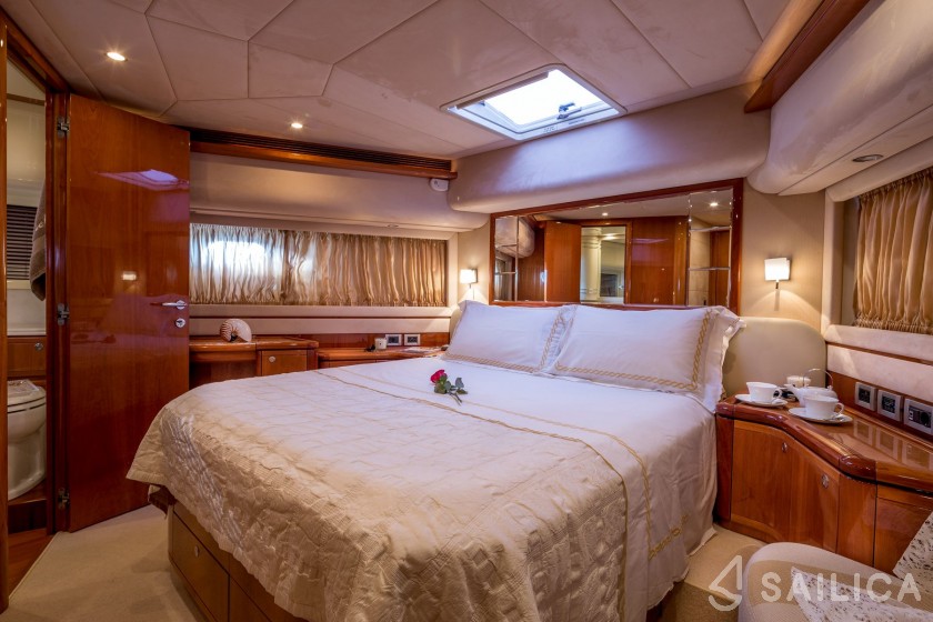 Ferretti 83 - Yacht Charter Sailica