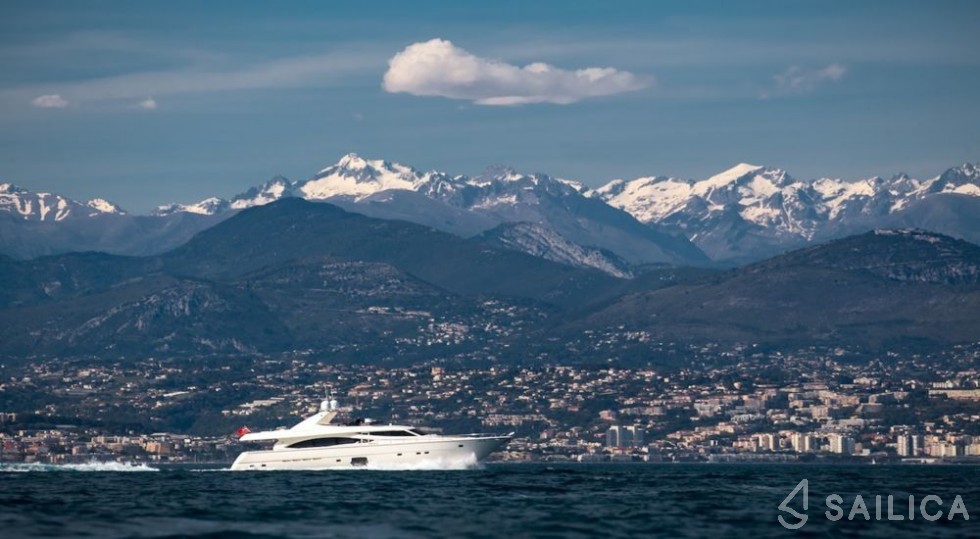 Ferretti 83 - Yacht Charter Sailica