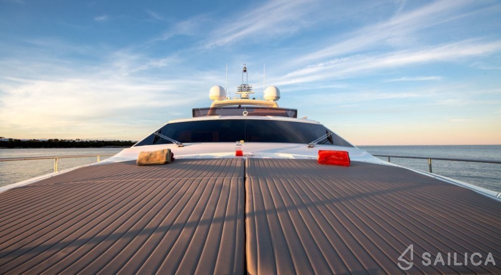 Ferretti 83 - Yacht Charter Sailica