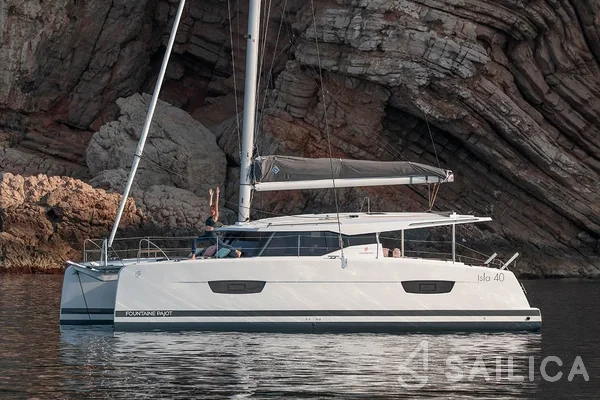 Isla 40 - Yacht Charter Sailica