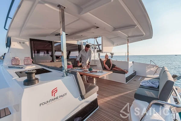 Isla 40 - Yacht Charter Sailica