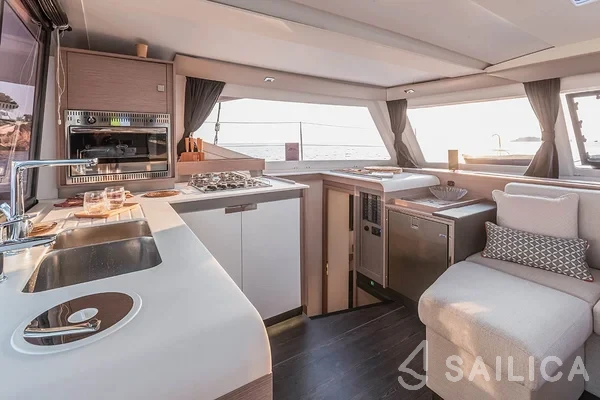 Isla 40 - Yacht Charter Sailica