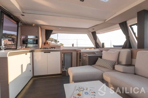 Isla 40 - Yacht Charter Sailica
