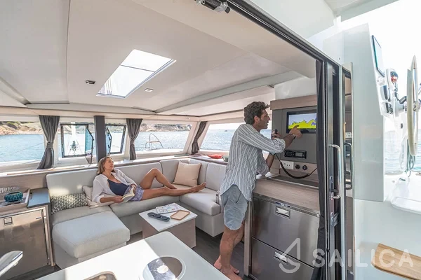 Isla 40 - Yacht Charter Sailica