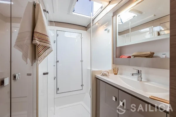 Isla 40 - Yacht Charter Sailica
