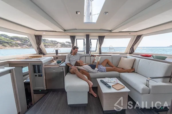 Isla 40 - Yacht Charter Sailica