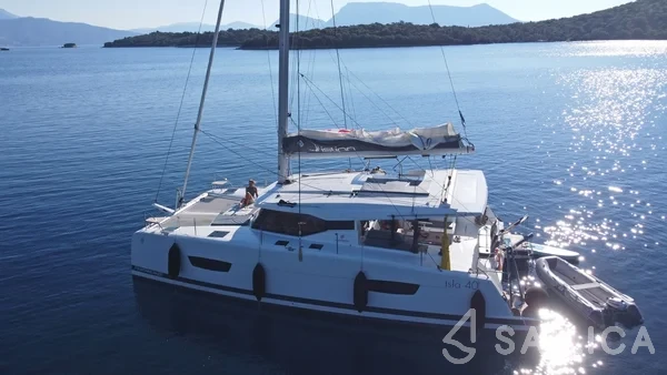 Isla 40 - Yacht Charter Sailica