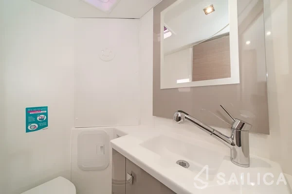 Isla 40 - Yacht Charter Sailica