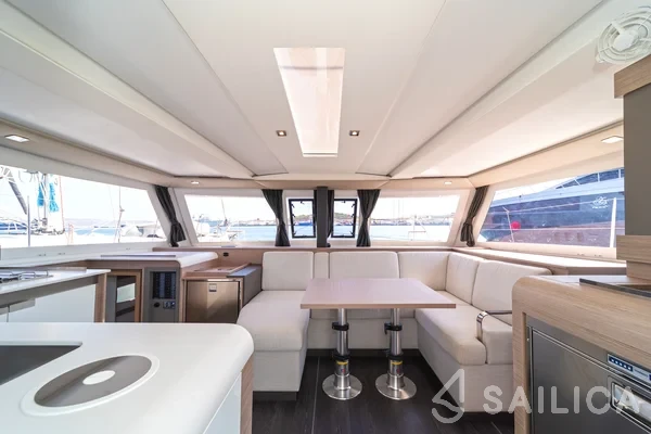 Isla 40 - Yacht Charter Sailica