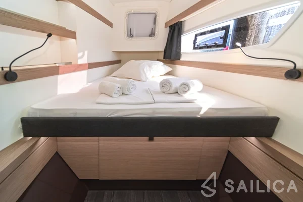 Isla 40 - Yacht Charter Sailica