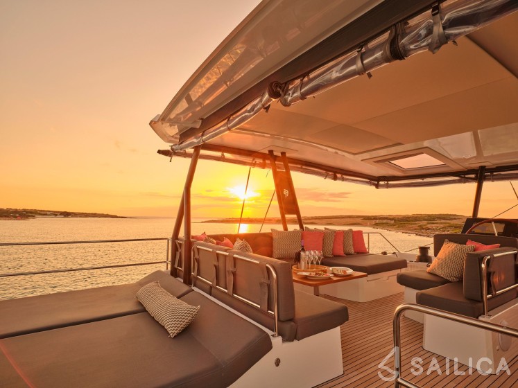 Samana 59 - Yacht Charter Sailica