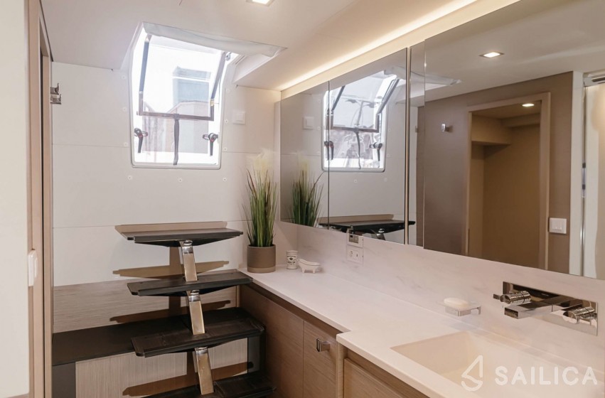 Samana 59 - Yacht Charter Sailica