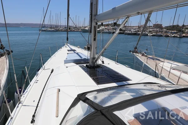 Jeanneau 65 - Yacht Charter Sailica