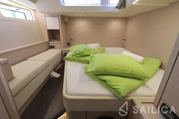 Jeanneau 65 - Yacht Charter Sailica