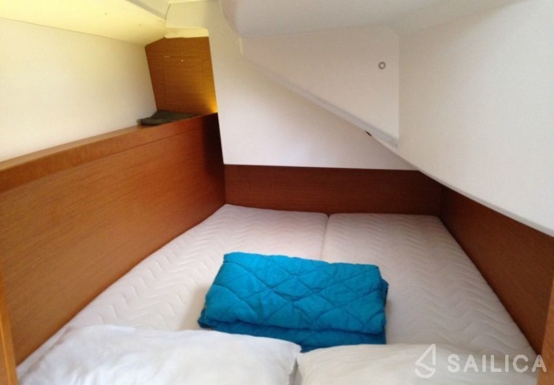 Sun Odyssey 34 - Yacht Charter Sailica