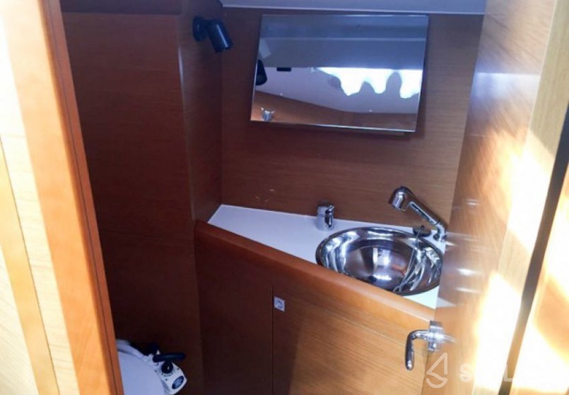 Sun Odyssey 34 - Yacht Charter Sailica