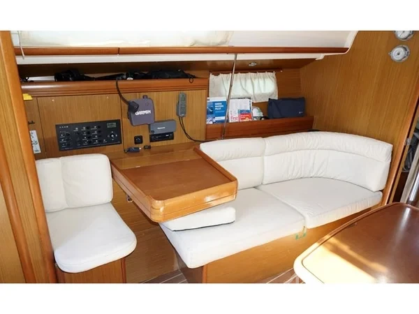 Sun Odyssey 39i - Yacht Charter Sailica