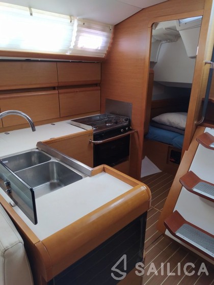 Sun Odyssey 409 - Yacht Charter Sailica